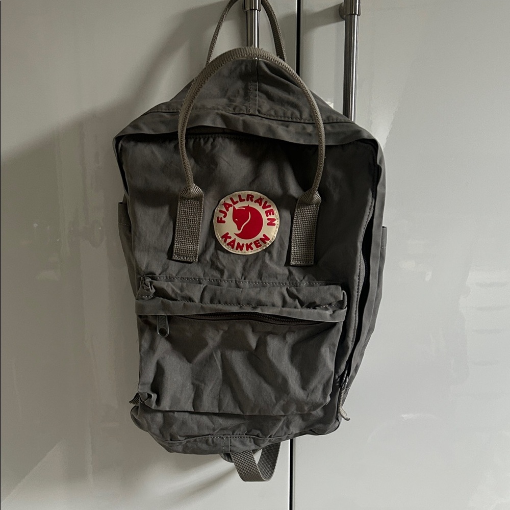 Kånken Taupe/Gray Medium Backpack